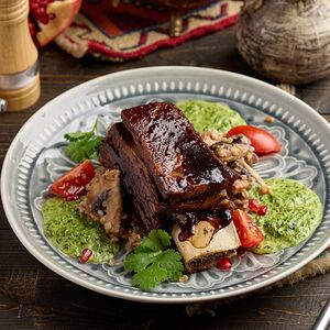 Говяжья грудинка в ткемали с ачаром и грибами