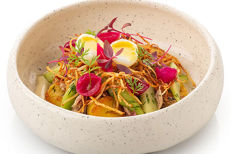 Теплый салат с уткой, картофелем и трюфельным айоли