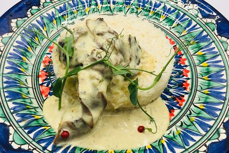 Печень с луком в сметанном соусе