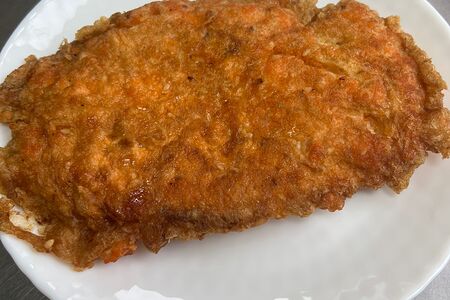 Куриная отбивная в сырной корочке и сухарях