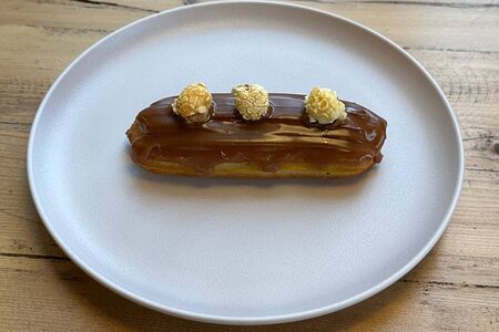 Эклер варёная сгущёнка-попкорн