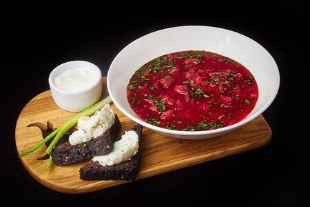 Борщ с разварной говядиной