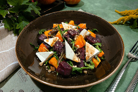 Салат c запеченными овощами и брынзой