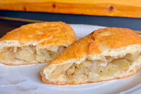Пирожок с капустой
