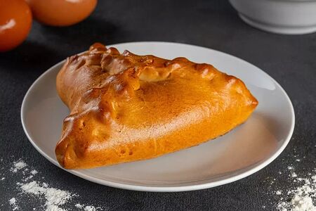 Пирожок с вишней