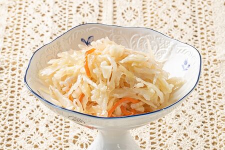 Квашенная капуста с клюквой