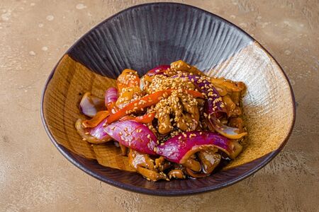 Курица с ананасом в соусе барбекю 