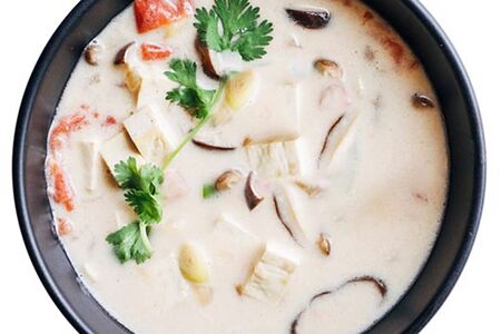 Суп Том кха с курицей и креветками