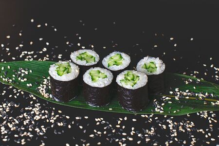 Мини-ролл с огурцом