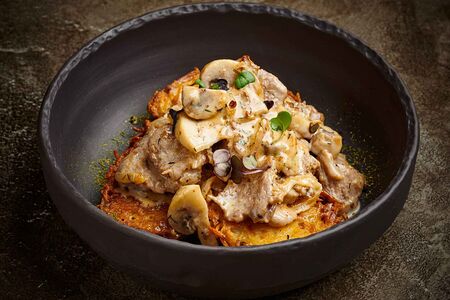 Свинина по-фермерски с драниками