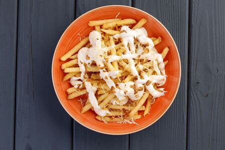 Фри с трюфельным соусом и пармезаном