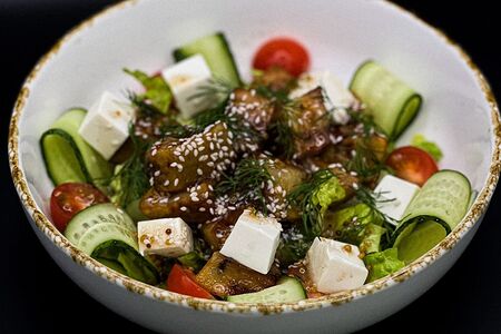 Салат с баклажаном и сыром