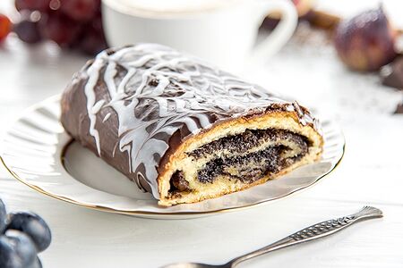 Рулет с маком и изюмом