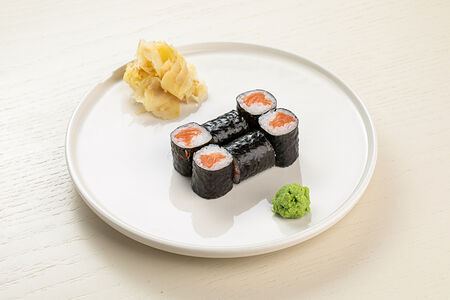 Маки с лососем