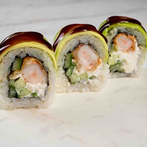 Ролл с креветкой темпура и авокадо