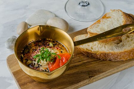 Хумус и печеный перец