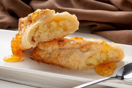 Штрудель с лимоном и яблоком