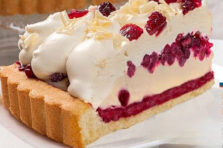 Брусничный кремовый пирог с белым шоколадом