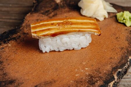 Суши Фуа-гра и соус унаги