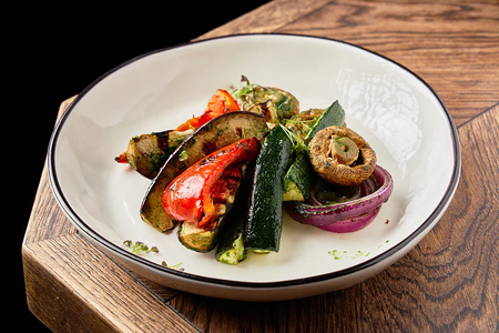 Овощи на гриле в соусе чимичурри