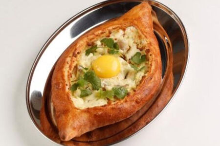 Хачапури по-аджарски чкмерули