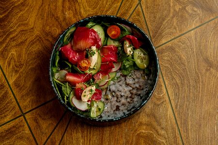 Салат с лососем