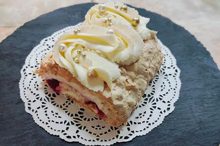 Меренговый рулет