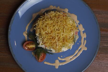 Салат с копченым кальмаром