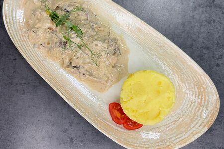 Бефстроганов с картофельным пюре