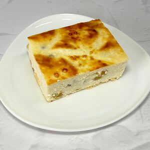 Запеканка творожная с изюмом