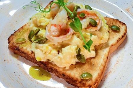 Скрембл с креветками