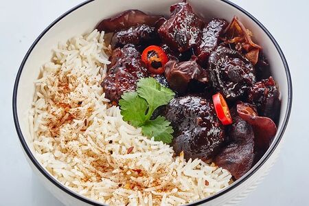 Свинина чеджу с рисом и грибами