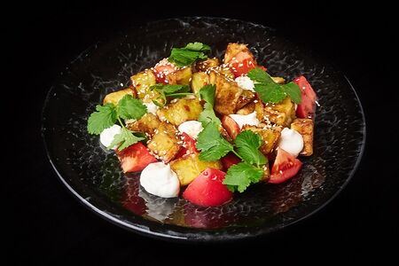 Салат из хрустящих баклажанов