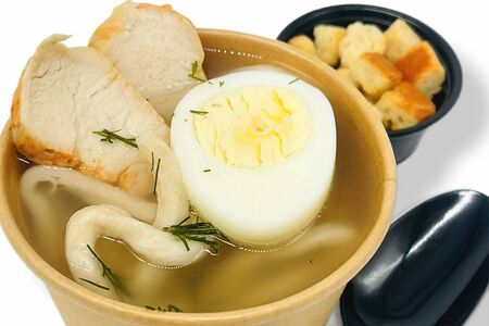 Куриный бульон с чесночными сухариками