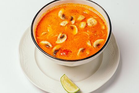 Пряный азиатский суп с морепродуктами