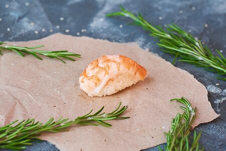 Нигири с креветкой