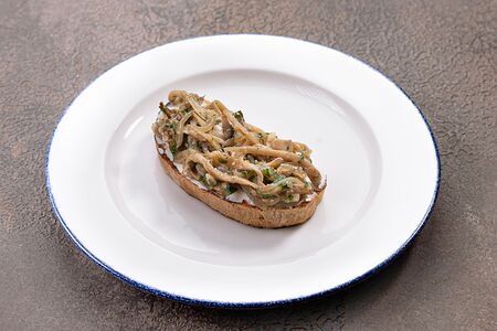 Брускетта с грибами