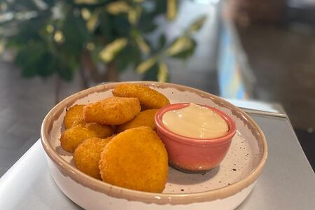 Наггетсы с сырным соусом