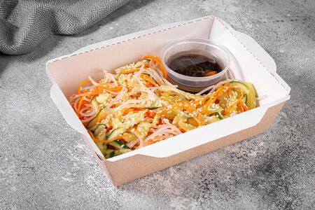 Салат Фунчоза с курицей