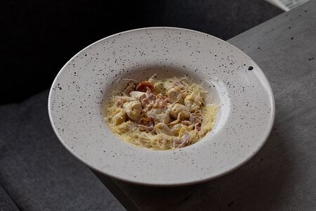 Ньокки в сливочном соусе с беконом