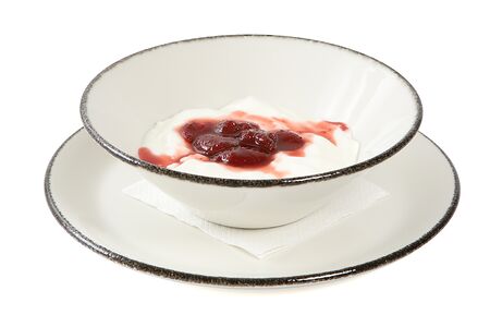 Йогурт с мюслями и домашним джемом