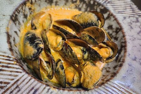 Мидии в сливочно-томатном соусе