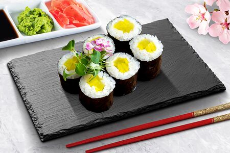 Классический ролл с такуаном 