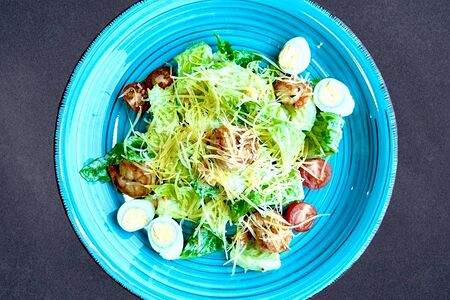Салат Цезарь с курицей