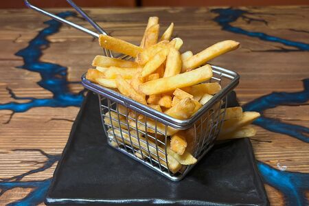 Картофель фри с трюфельным маслом и сыром пармезан