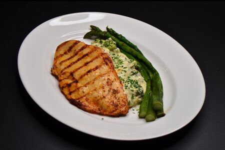 Стейк из курицы со спаржей