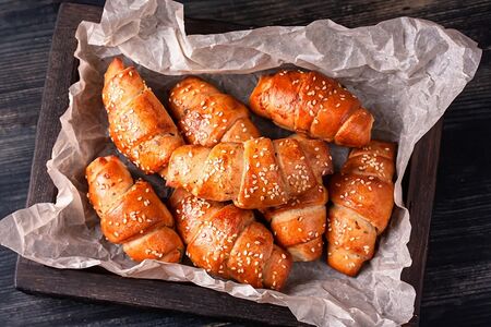 Рогалик пшеничный с чесноком и пряными травами