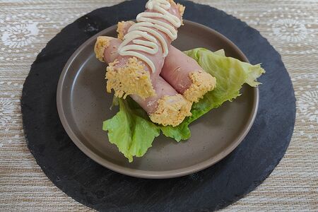 Рулетики с ветчиной и сыром