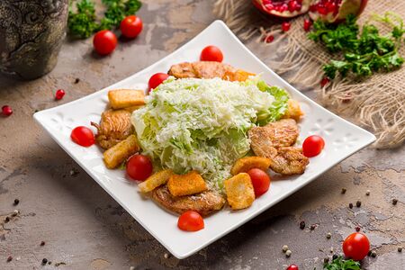 Салат Цезарь с курицей