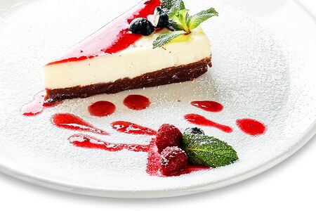Чизкейк с ягодным соусом